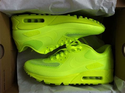 lime green nike air max